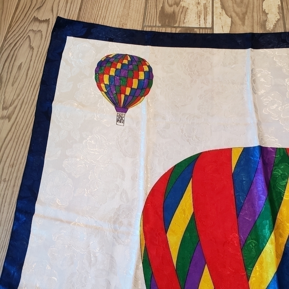 balloon Scarf - Picture 5 of 7